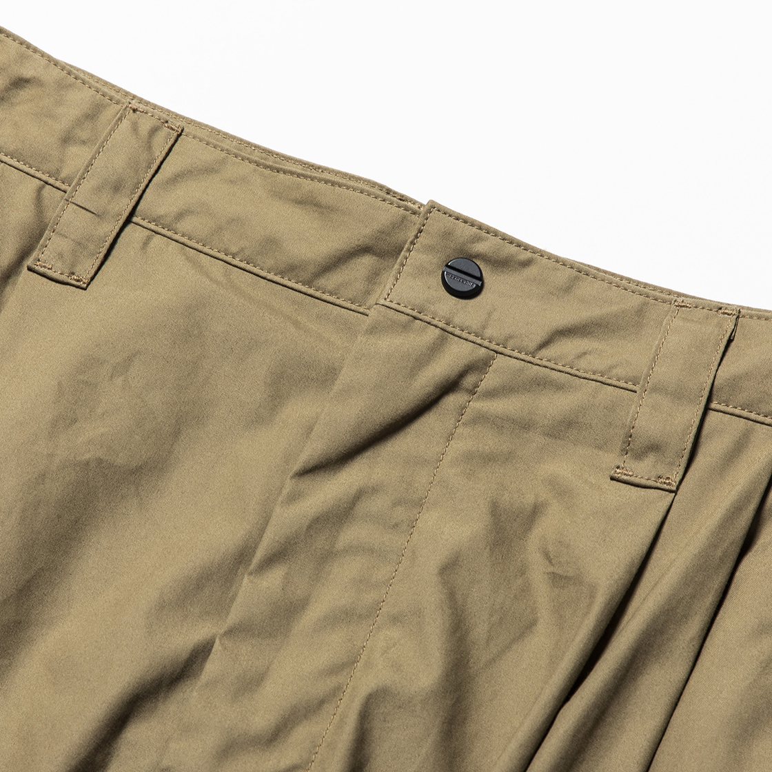 Luggage Cargo Shorts Beige