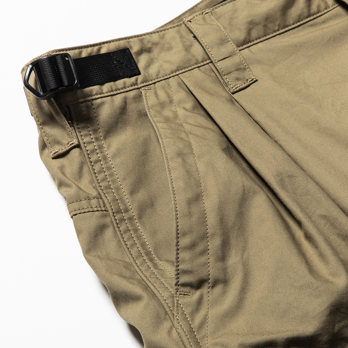 Luggage Cargo Shorts Beige