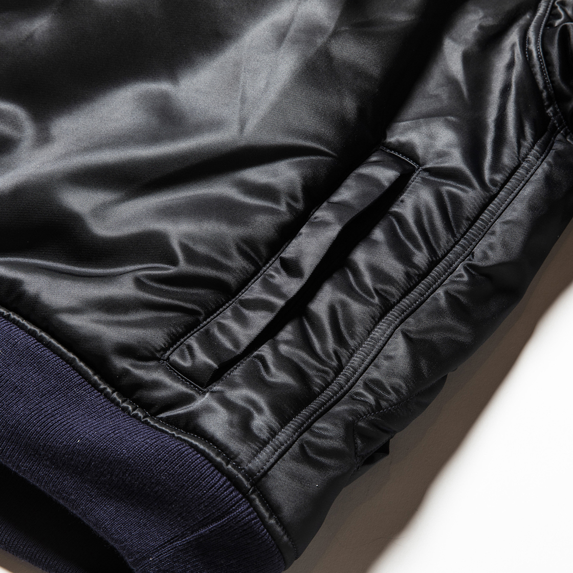 Loop Zip MA1 Navy