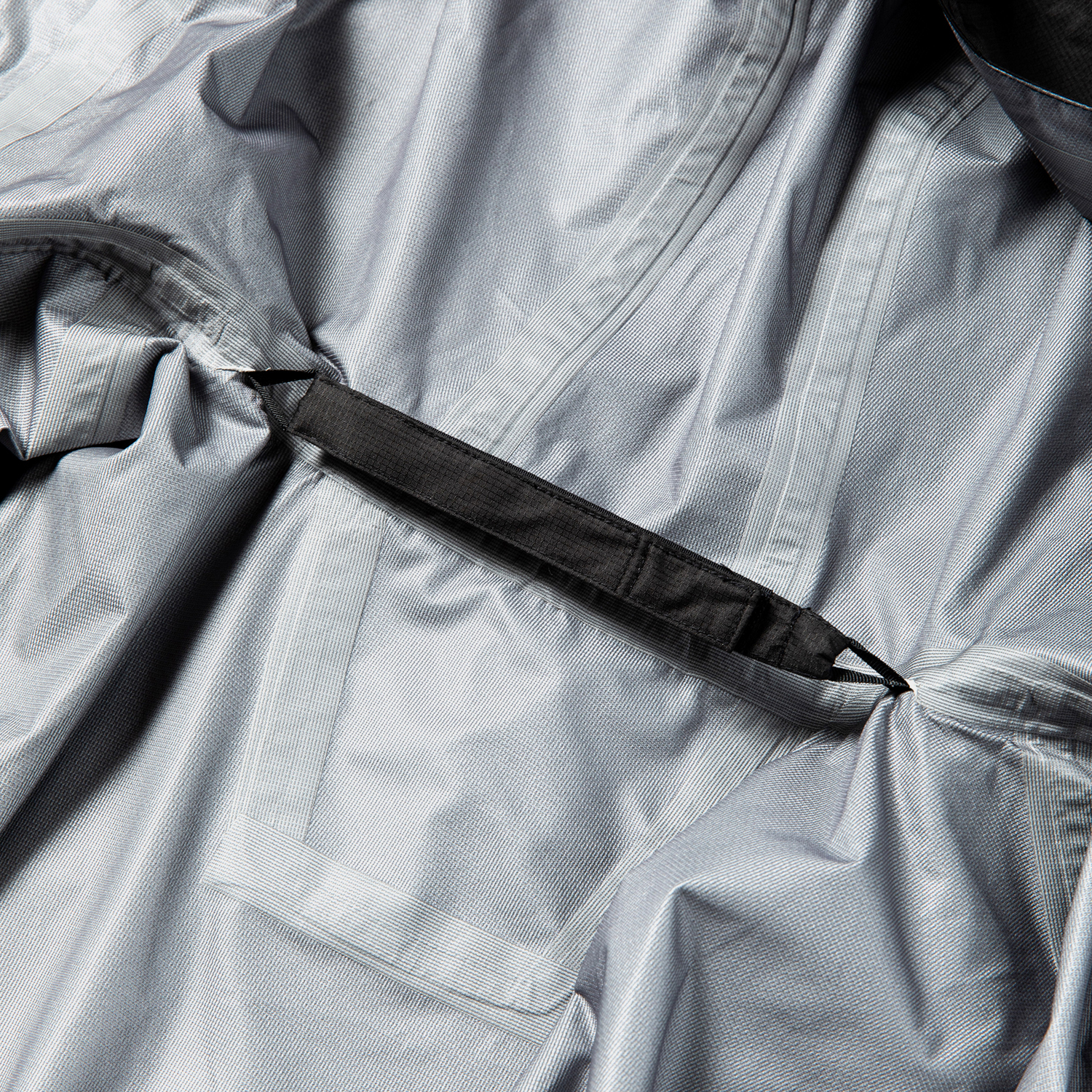 Air Circulation System Rain Jacket / Off Black