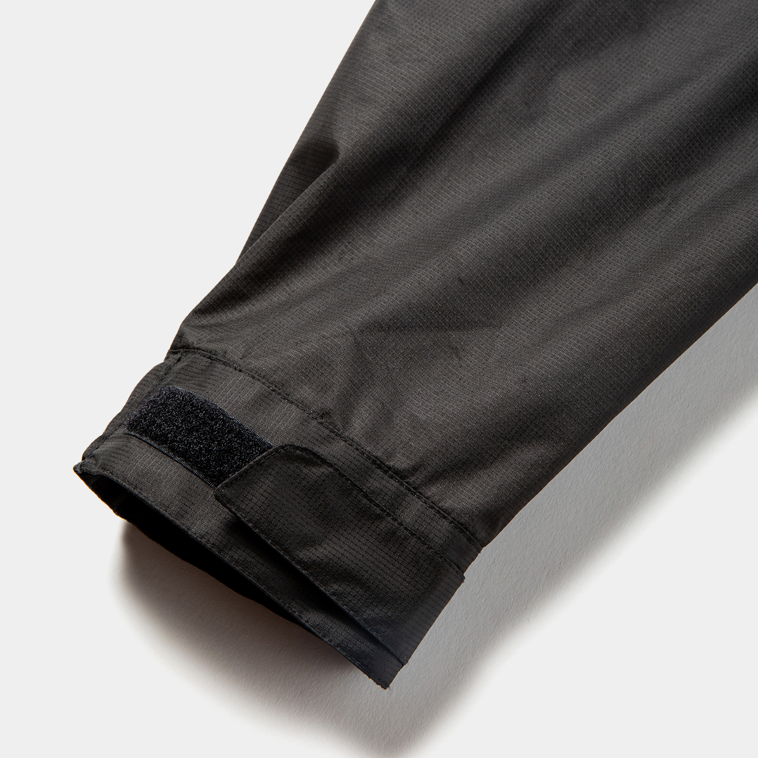 Air Circulation System Rain Jacket / Off Black