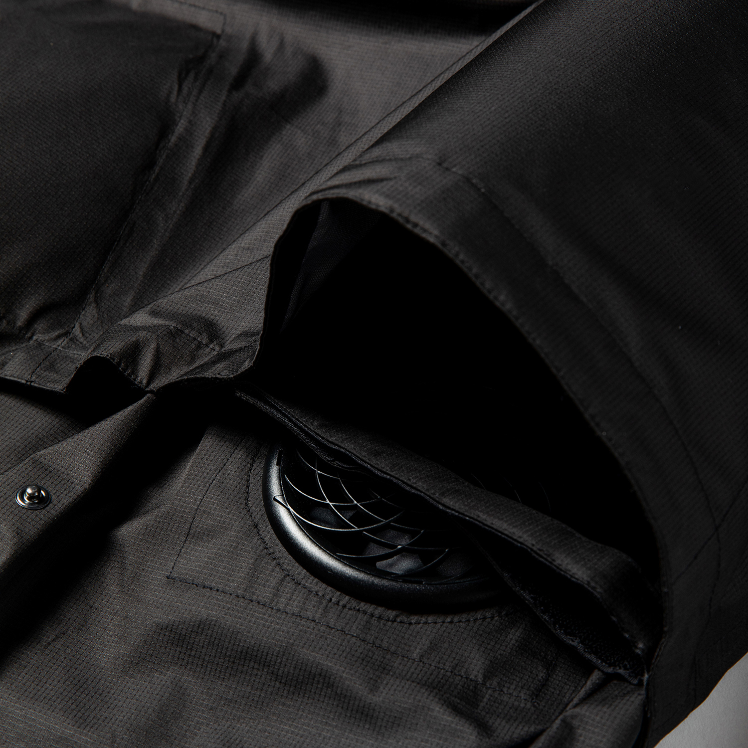 Air Circulation System Rain Jacket / Off Black