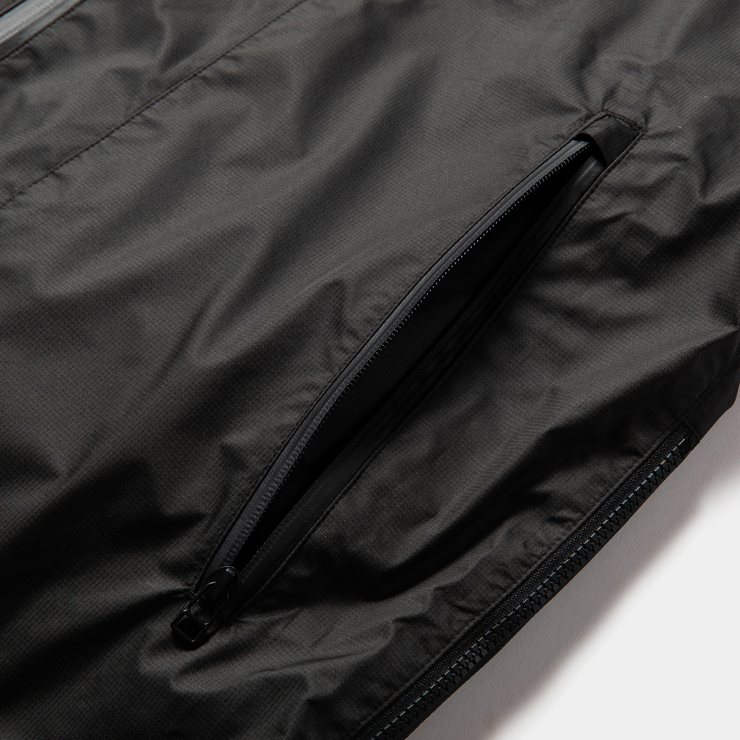 Air Circulation System Shell JKT / Off Black