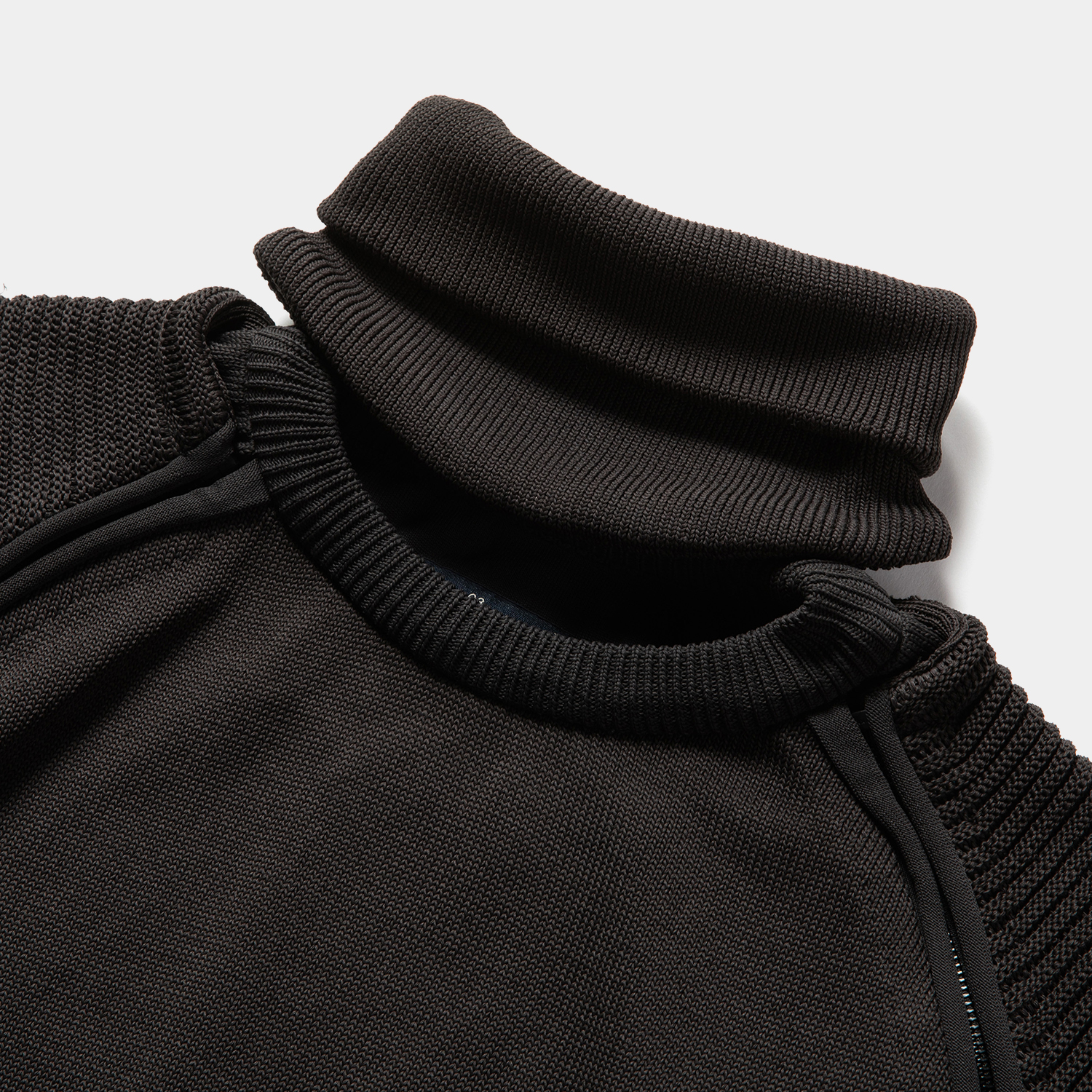 Water-Repellent Detachable Knit  / Charcoal