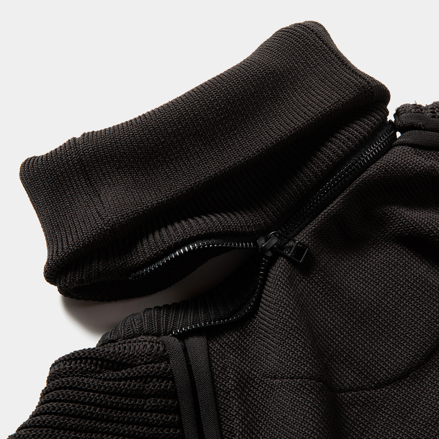 Water-Repellent Detachable Knit  / Charcoal