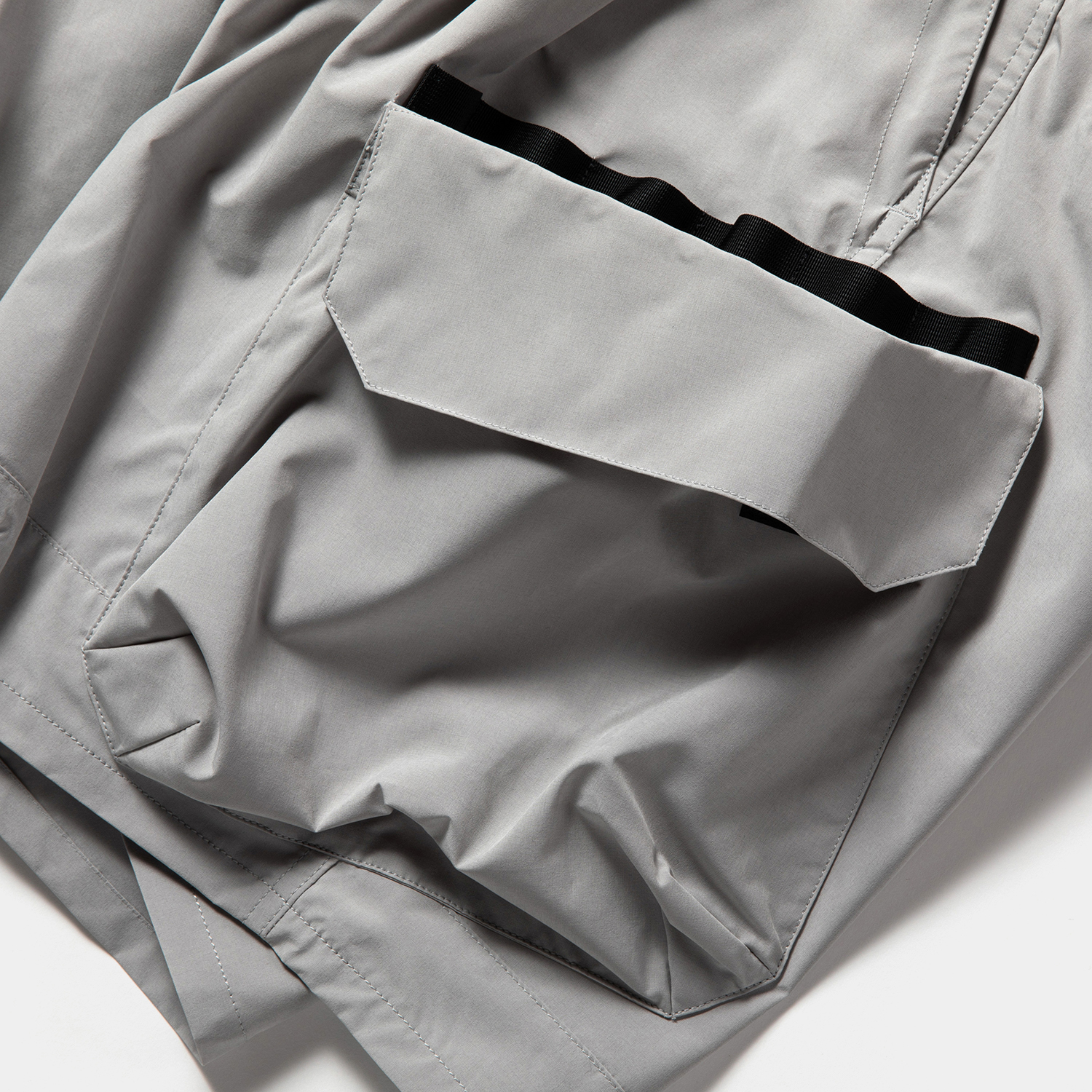 Luggage Cargo Shorts / Grey