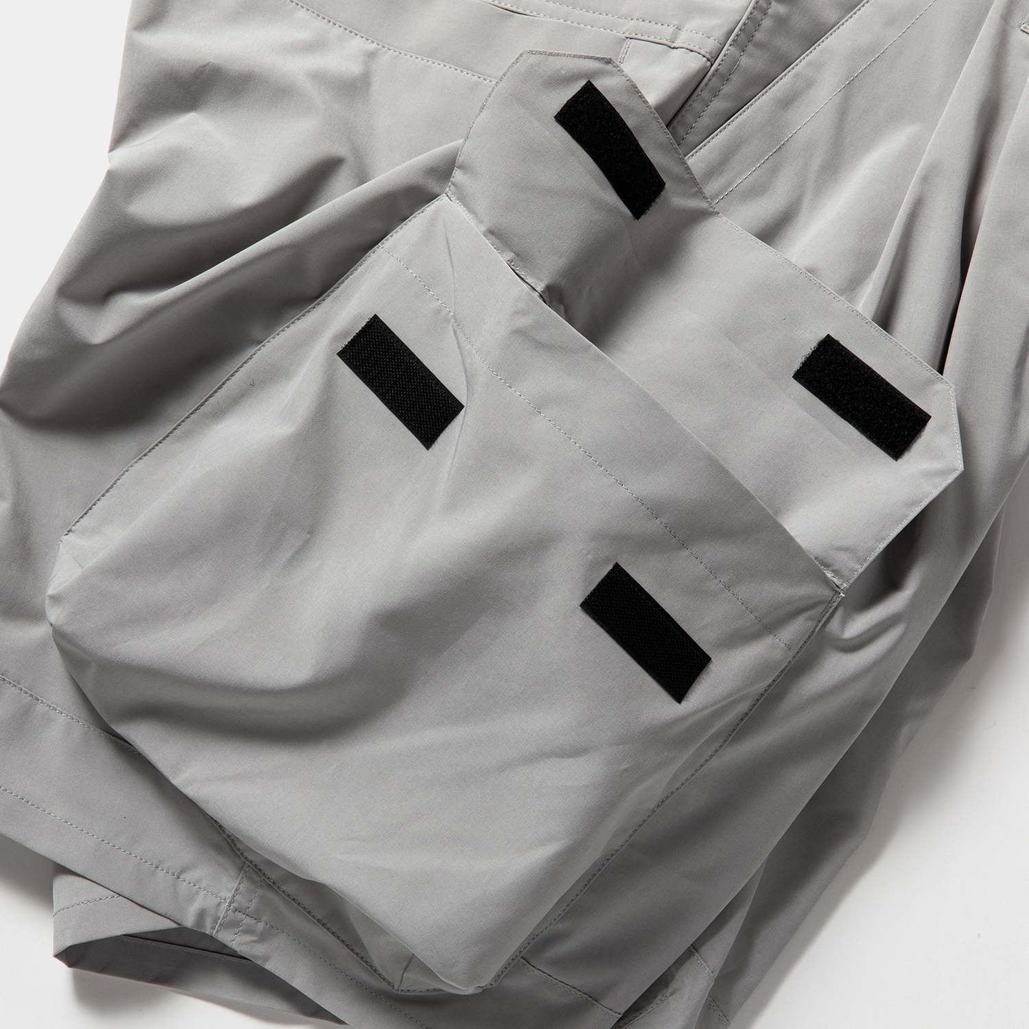 Luggage Cargo Shorts / Grey