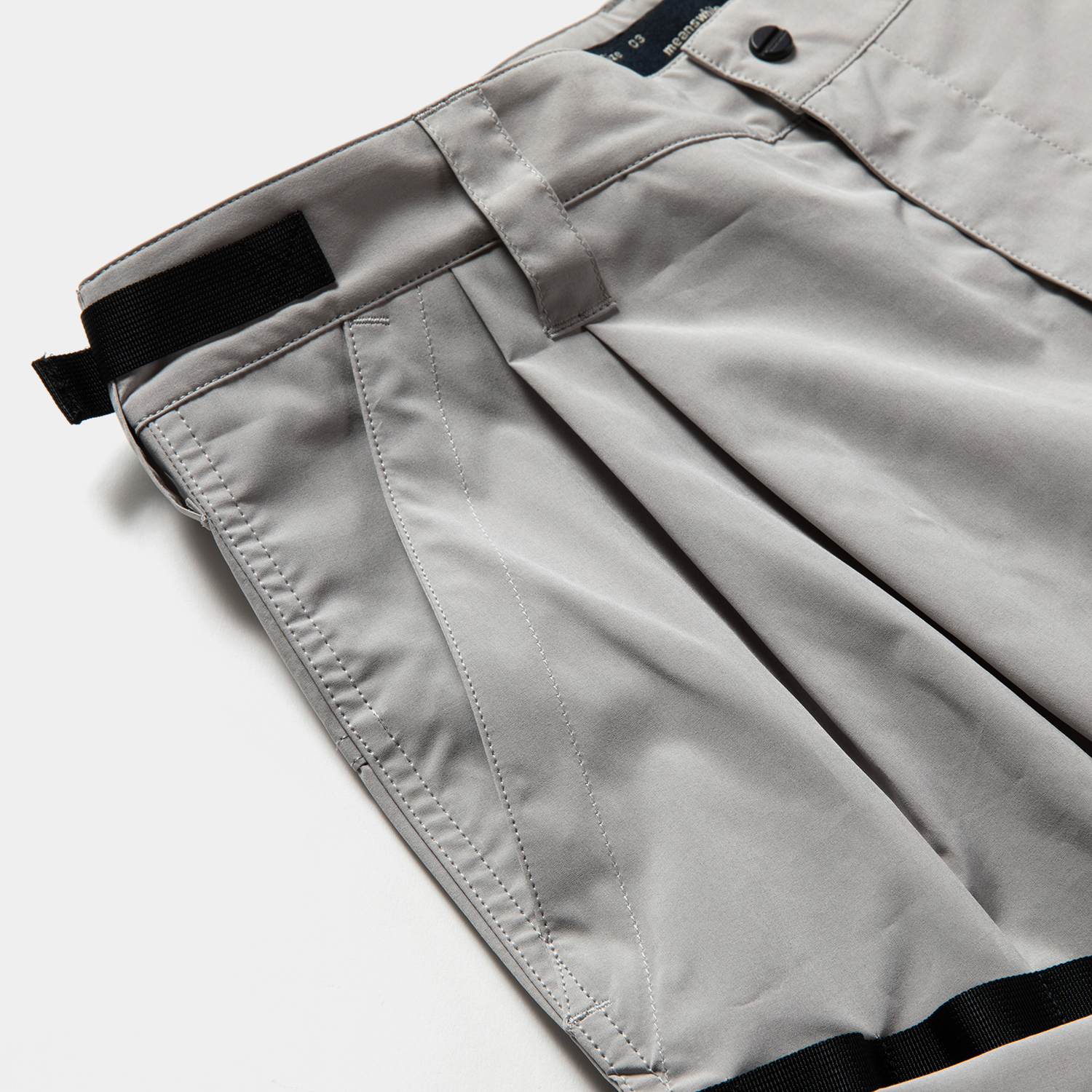 Luggage Cargo Shorts / Grey