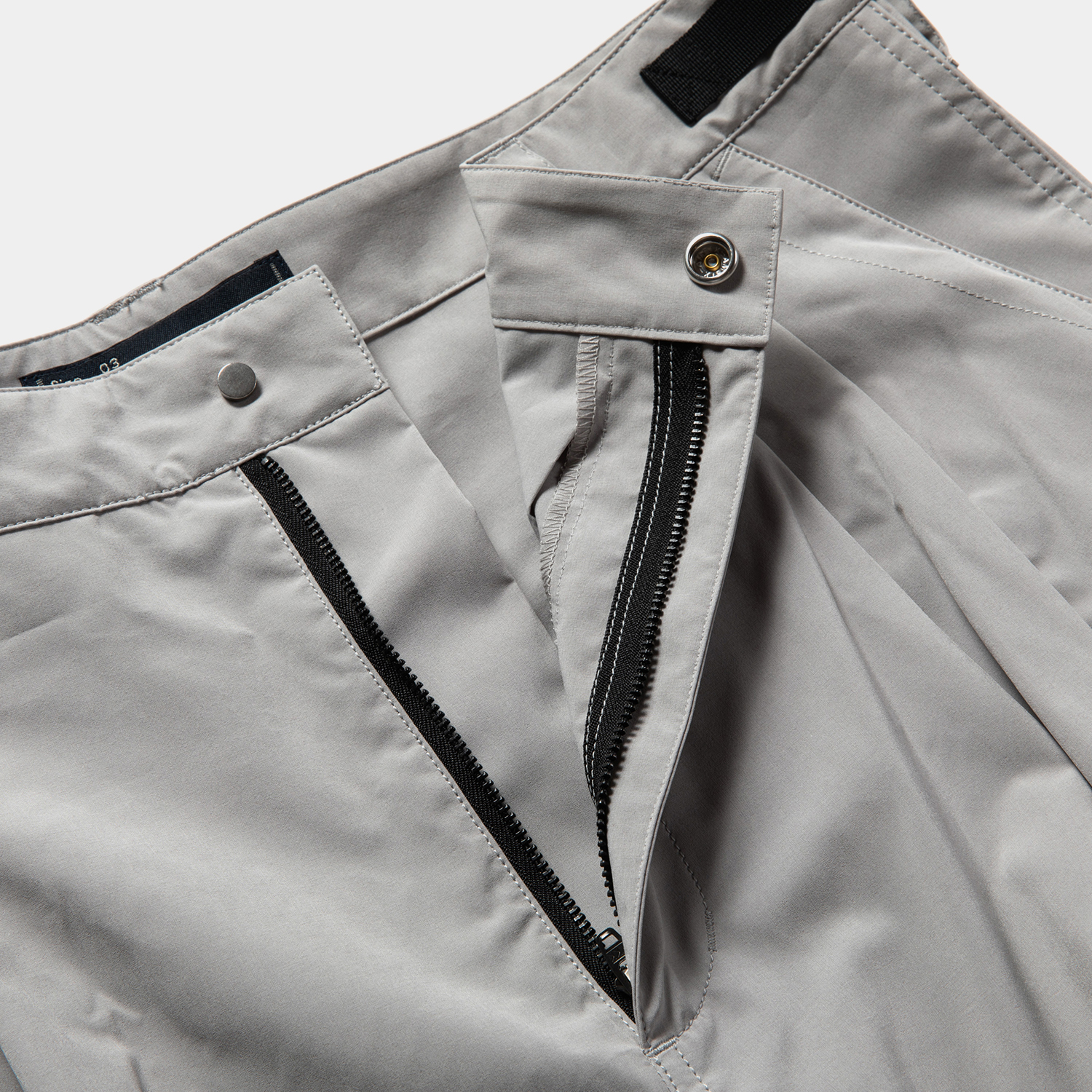 Luggage Cargo Shorts / Grey