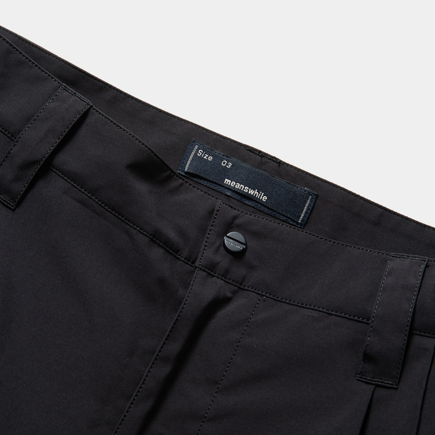 Luggage Cargo Shorts / Off Black