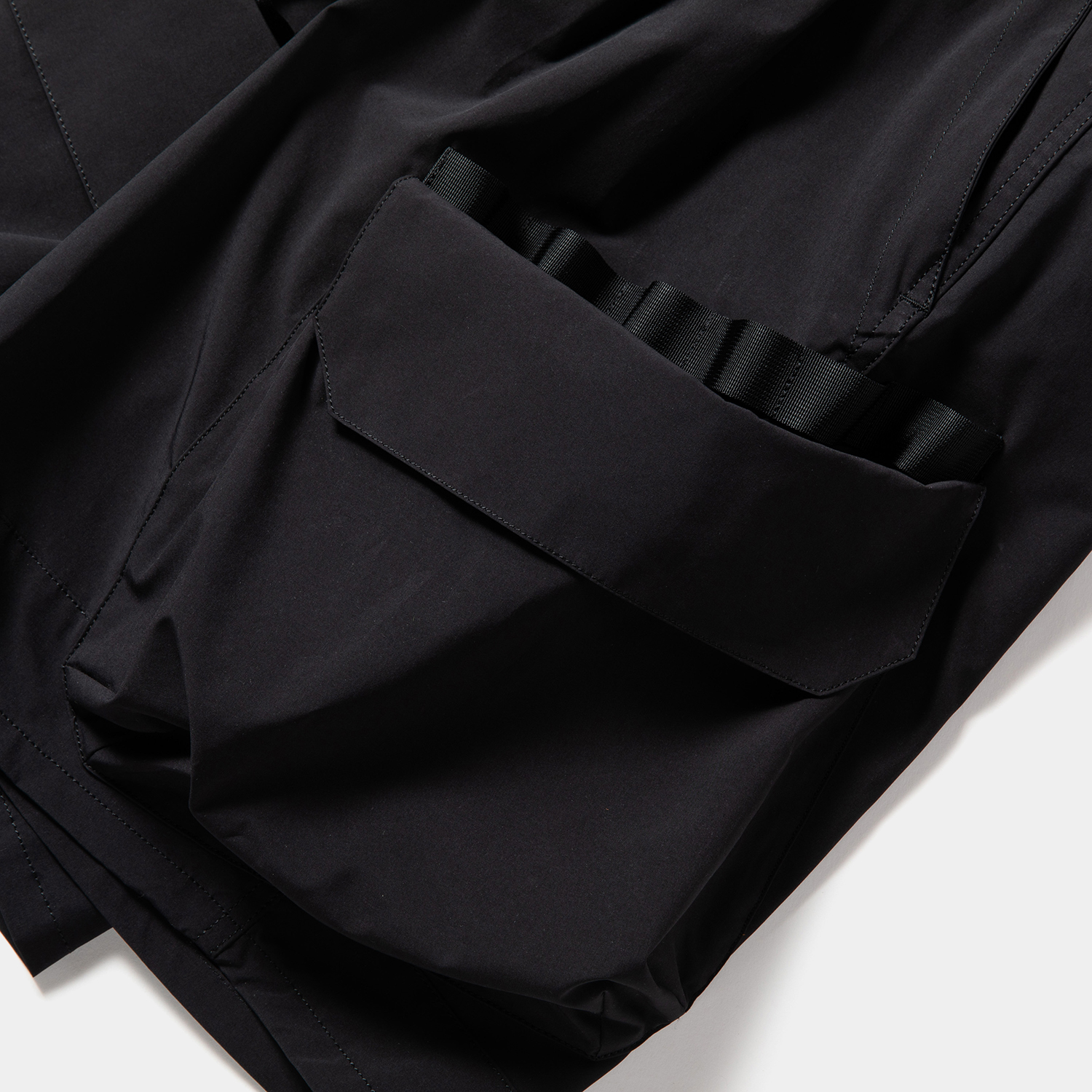 Luggage Cargo Shorts / Off Black