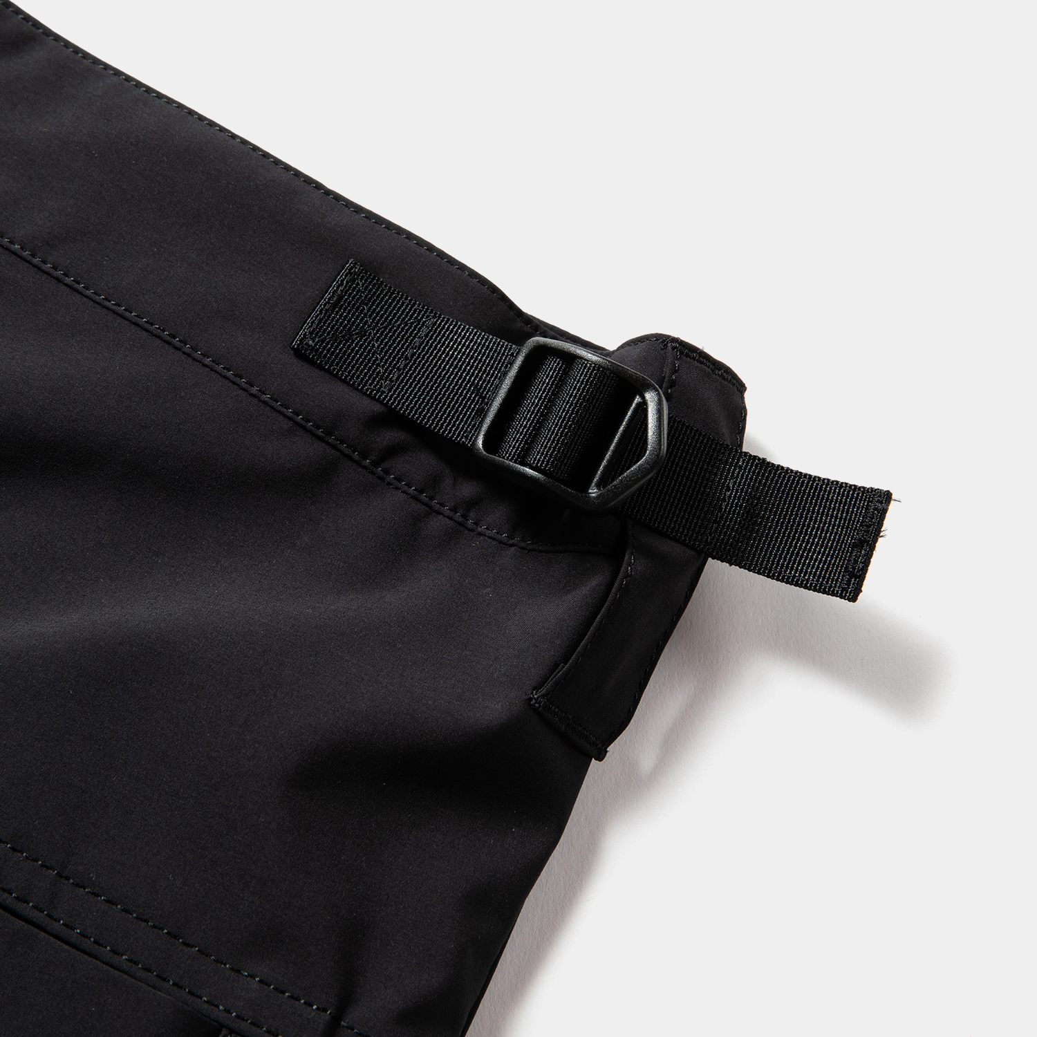 Luggage Cargo Shorts / Off Black