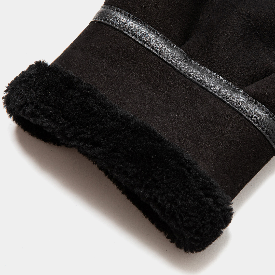 Retro Mouton B3 / Off Black