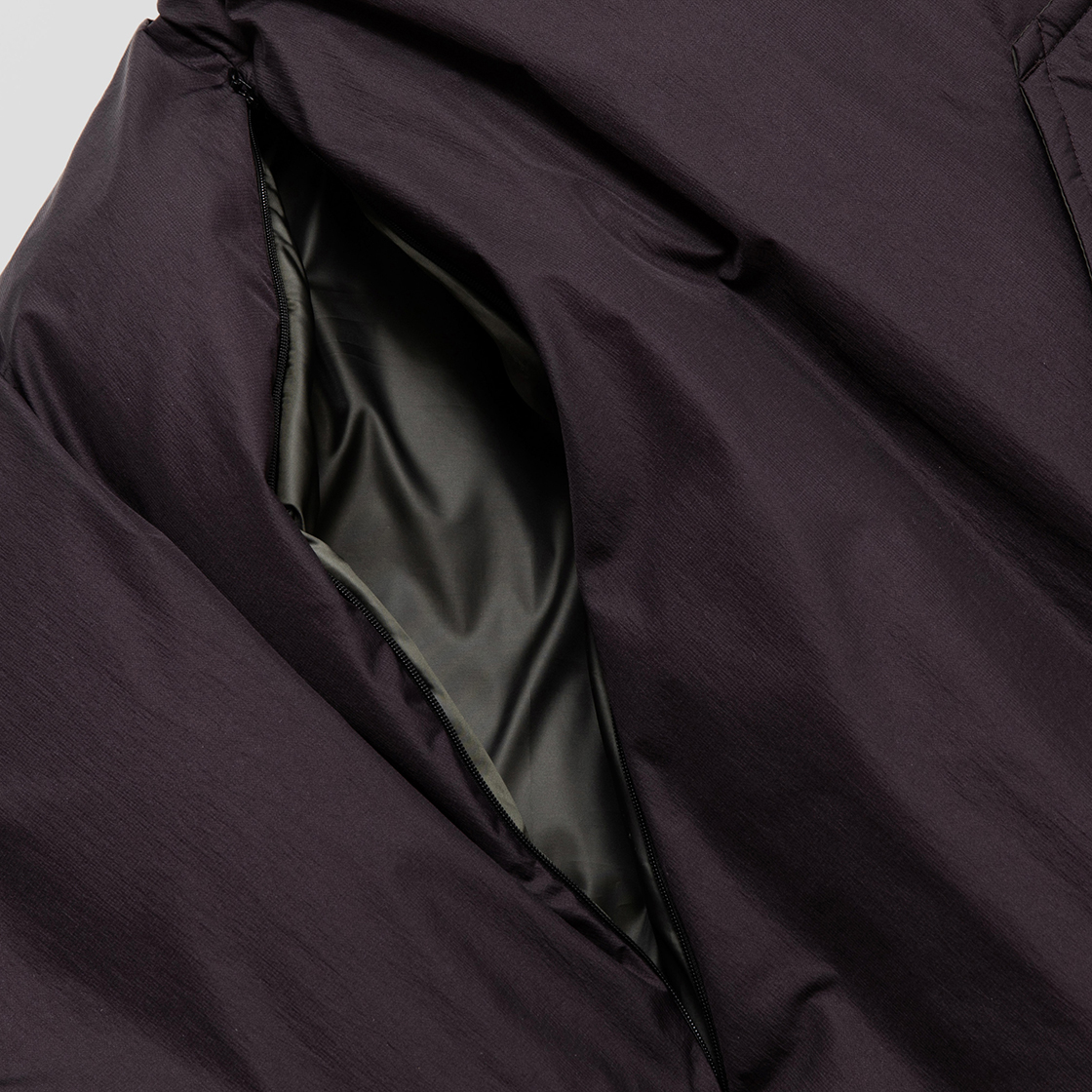 Down Blanket / Blackberry