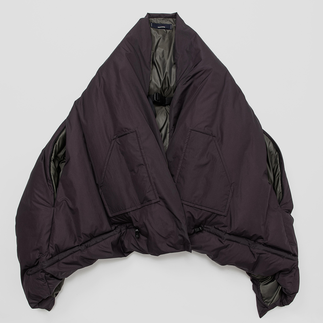 Down Blanket / Blackberry