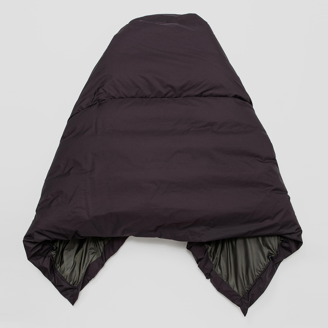 Down Blanket / Blackberry