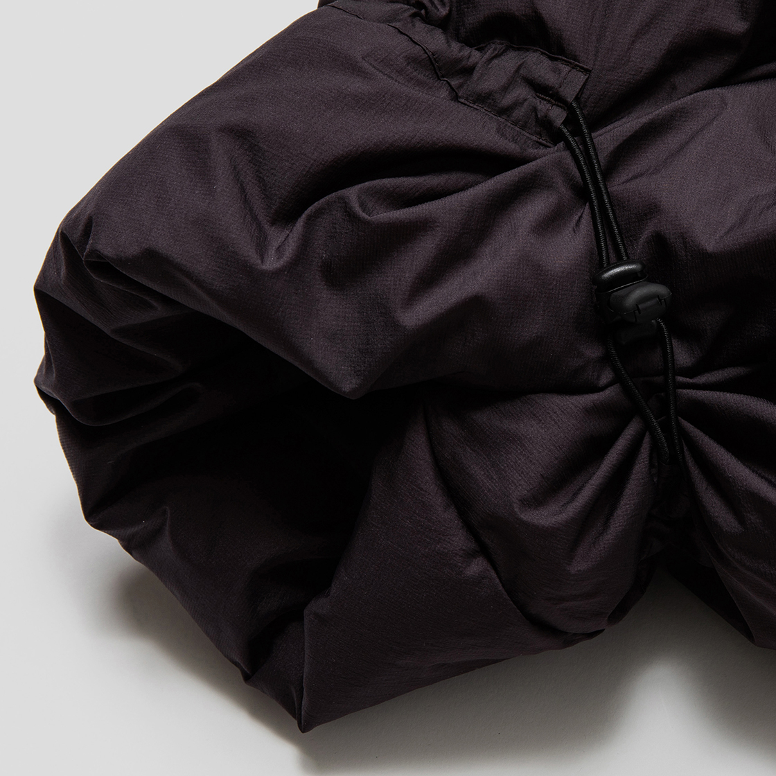 Down Blanket / Blackberry