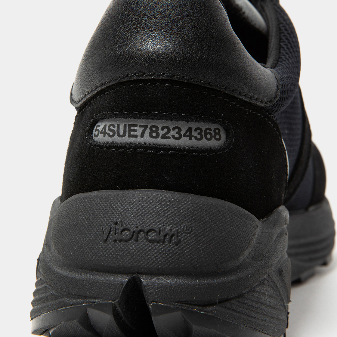 Neutral Runner / Lamp Black