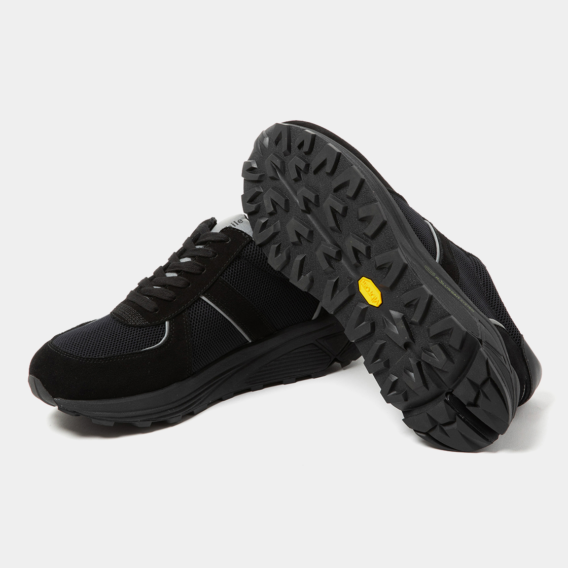 Neutral Runner / Lamp Black