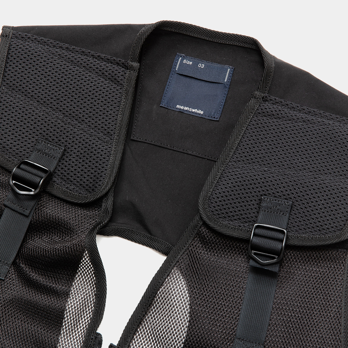 Crisp Luggage Vest / Sumi