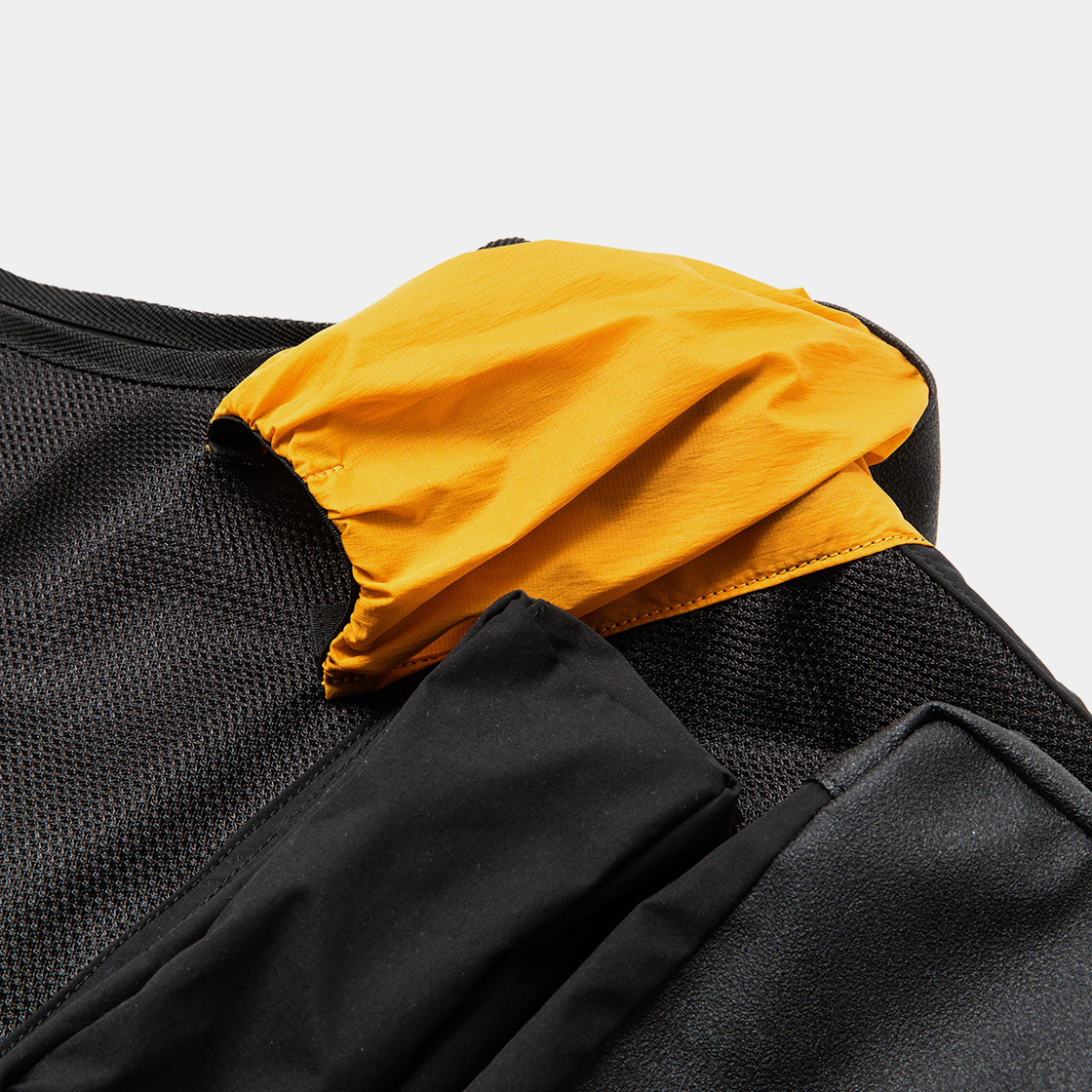 Crisp Luggage Vest / Sumi