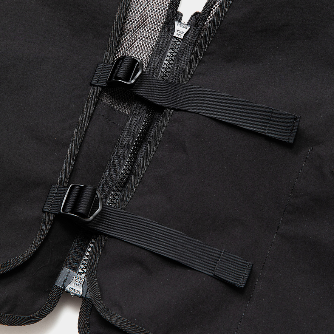 Crisp Luggage Vest / Sumi