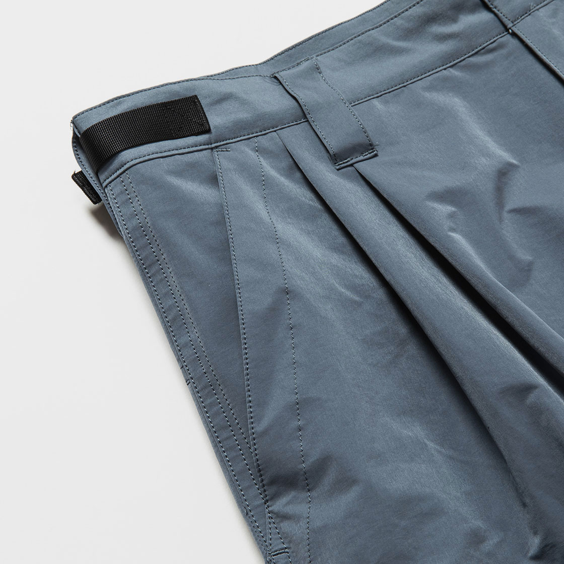 Crisp Nylon Luggage Cargo Shorts / Blue Grey