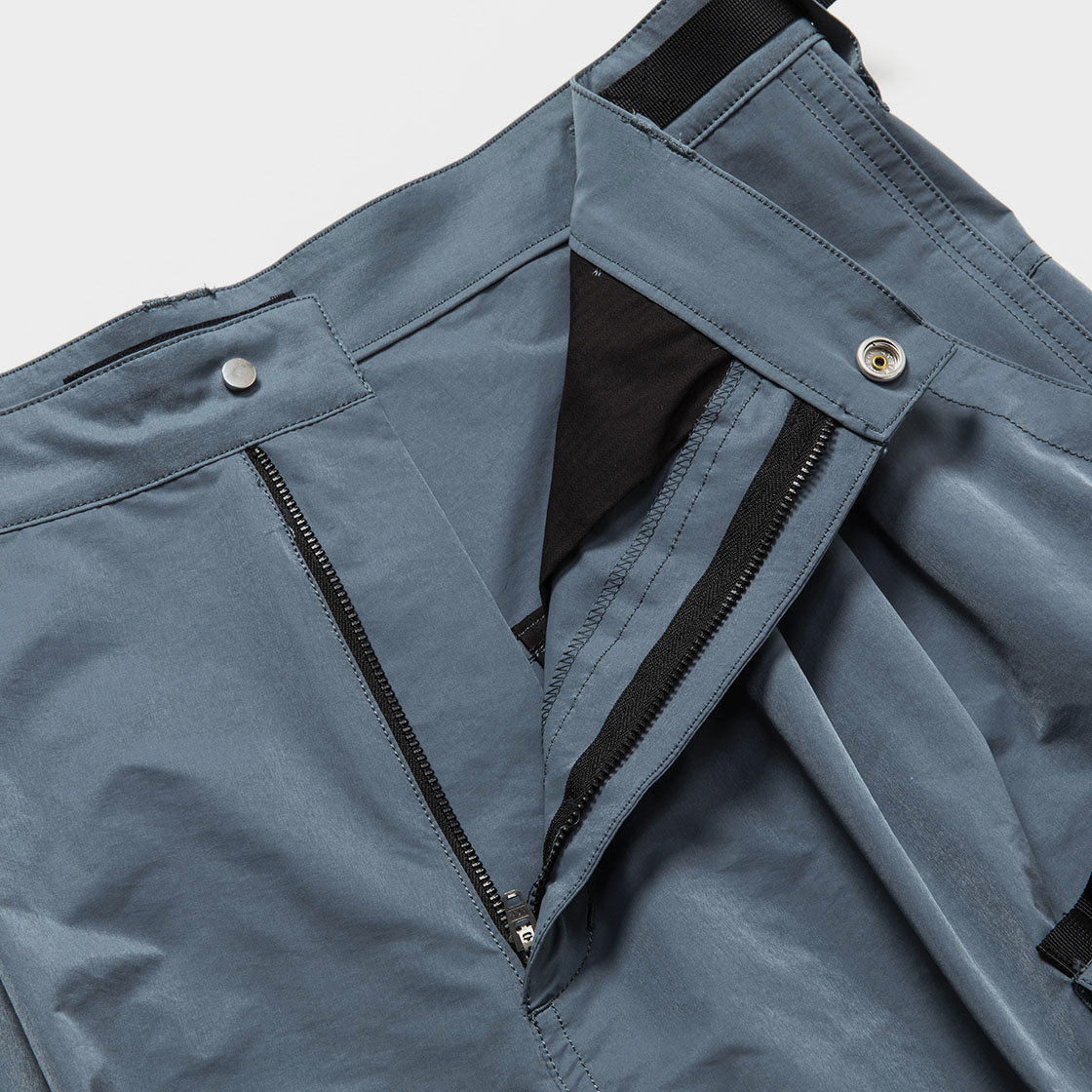 Crisp Nylon Luggage Cargo Shorts / Blue Grey