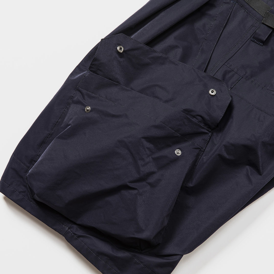 Crisp Nylon Luggage Cargo Shorts / D.Navy