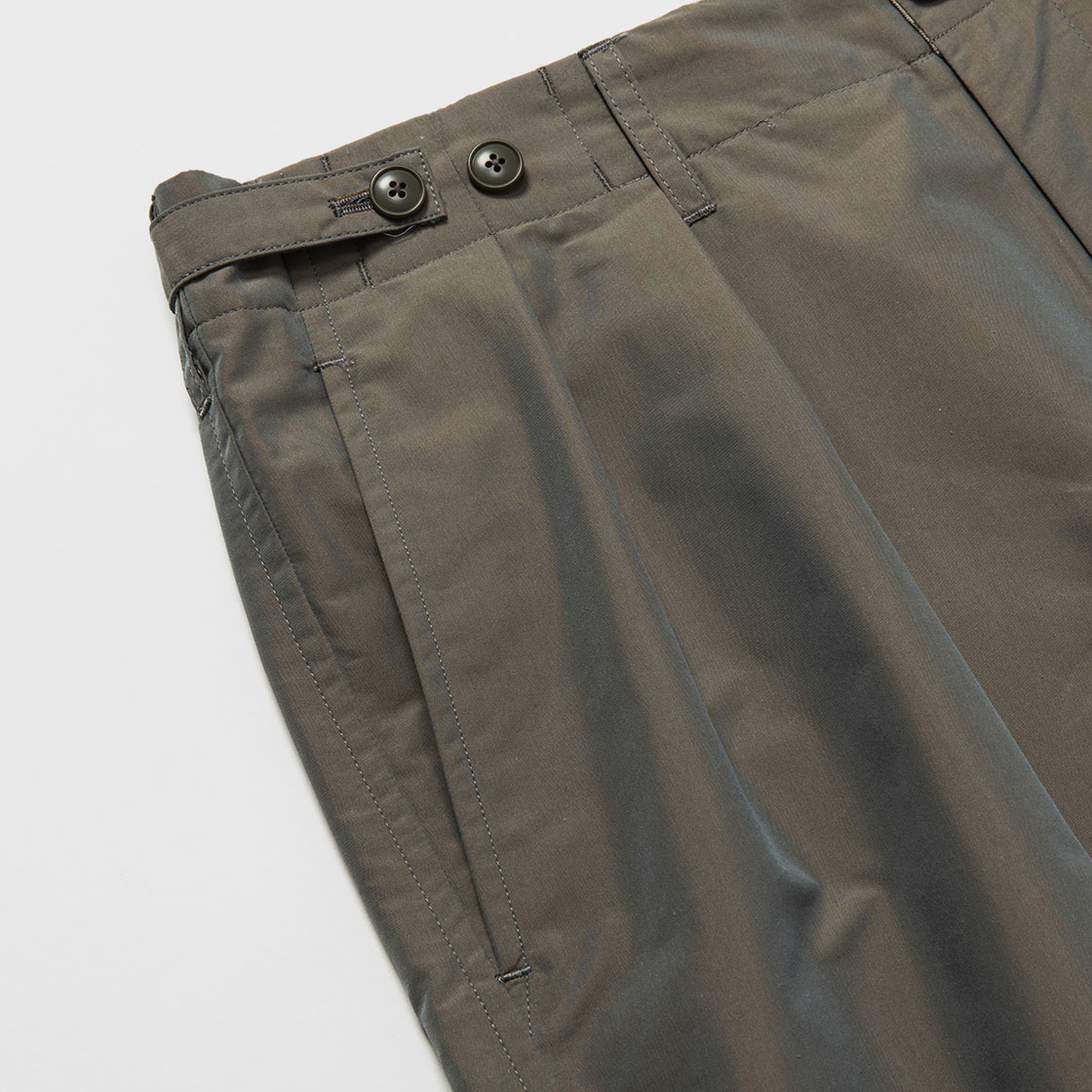 Two Tuck Wide Shorts / Khaki