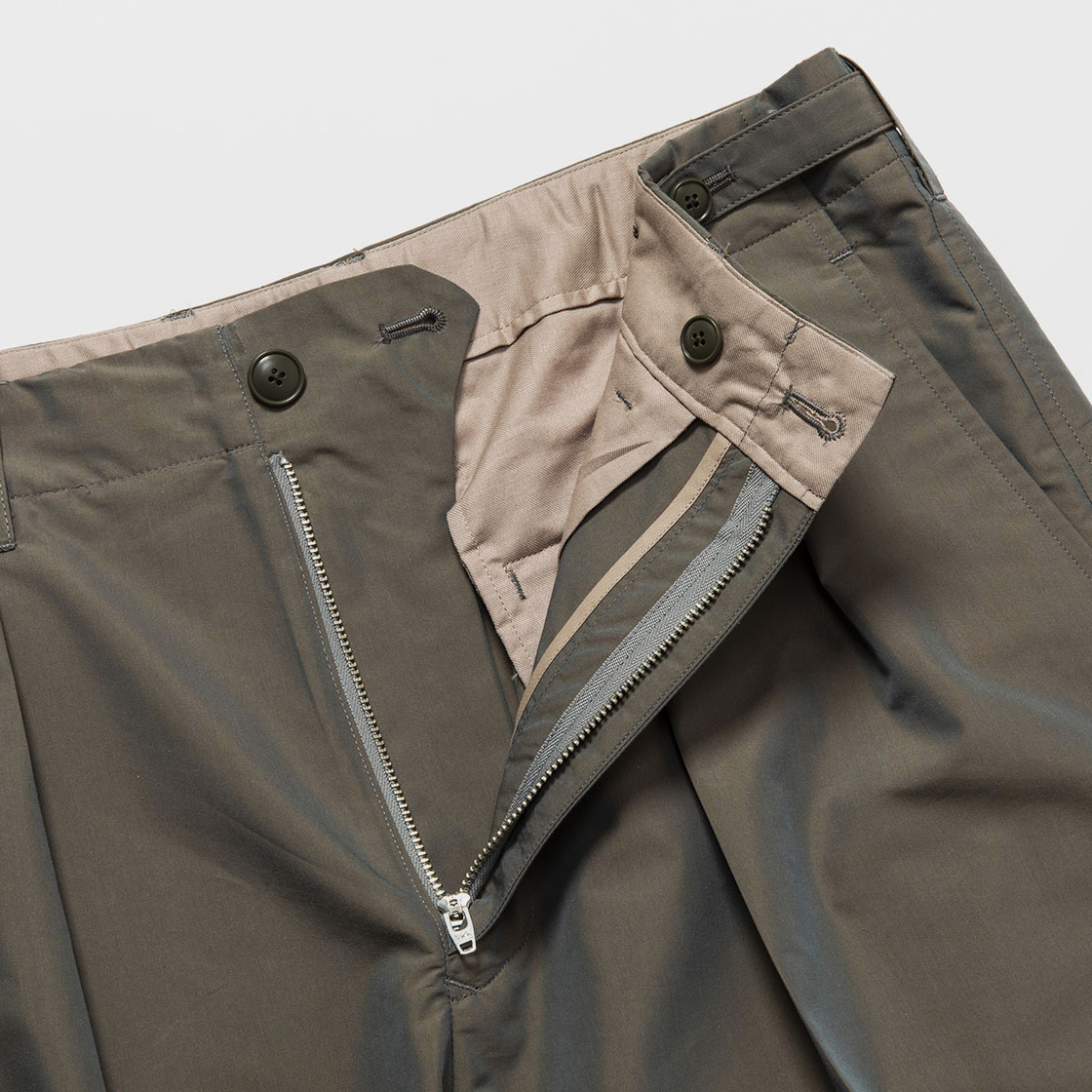Two Tuck Wide Shorts / Khaki