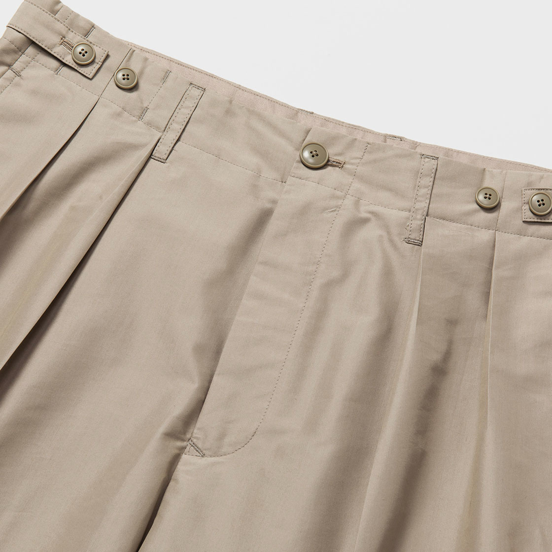 Two Tuck Wide Shorts / Taupe