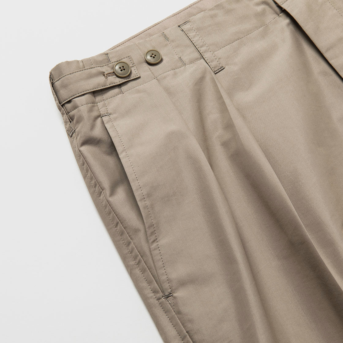 Two Tuck Wide Shorts / Taupe