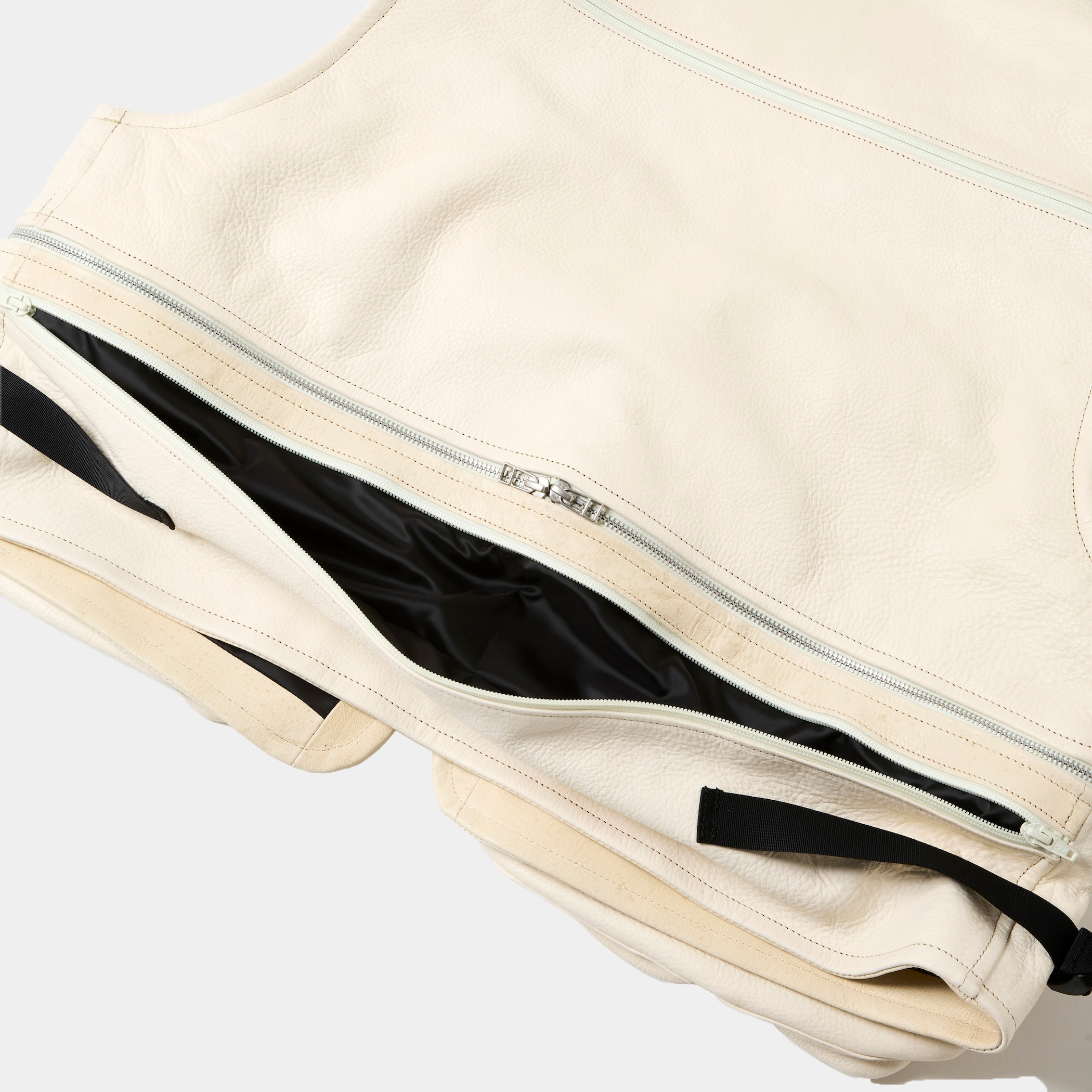 SHIRONAMESHI Leather Luggage Vest/SHIRO