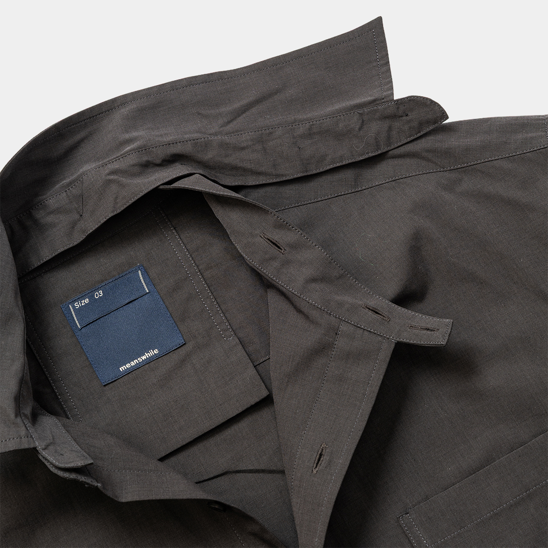 Trinity Chambray Convertible Collar SH /GRAPHITE